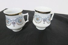 2  alte  Kaffeetassen  -  Henkelbecher verziert Blumen