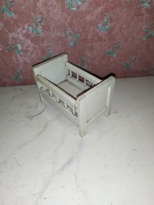 Altes Baby-Bett-um 1930-40-Kinderzimmer-Puppenhaus-Puppenstube-doll-poupee