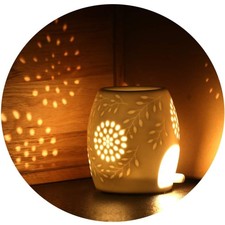 Aromalampe in Weiß aus