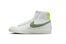 FJ4740-100 WMNS NIKE BLAZER