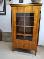 Klassizistische Vitrine in