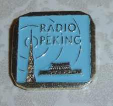 Uralter Ansteck-PIN Radio
