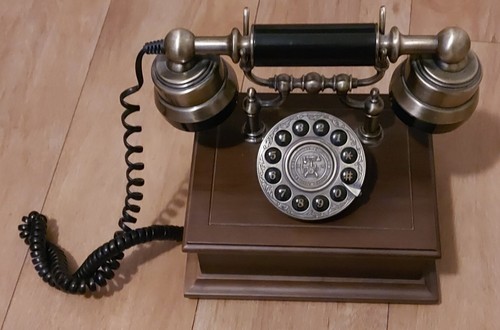 Retro vintage telefon aus holz - retro,