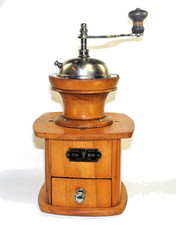 Antike Kaffeemühle mit Holztrichter "Pe De" Dienes Nr. 701 - 30er Jahre