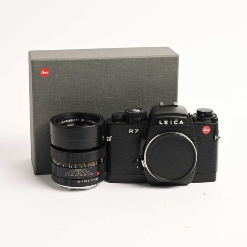 Leica black elmarit - r7,