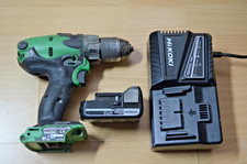 Hitachi Akkuschrauber DS 18DSL. Mit Ladegerät und Li-Ion 14,4V 2,5Ah Akku. 