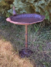 Vogeltränke Vogelbad Schwere Futterschale Gusseisen Antik Braun ca. 52 cm hoch