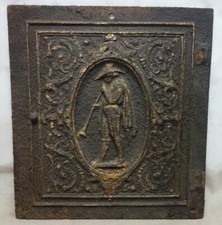 antike Ofenplatte Ofentüre Trompeter ?