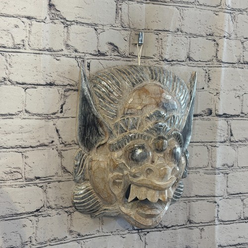 Weiße mit silberner barong - mit,