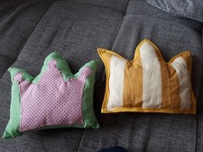 2 selbstgenähte Kissen KRONEN ca. 22x22 cm