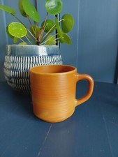 Vintage Arcopal Volcan Kaffeebecher oder Teebecher - bernsteinfarben Milchglas