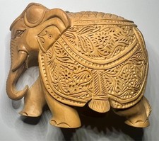 Schöner handgeschnitzter