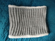 Warmer Loopschal grau-weiß, wie neu!