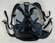 Salomon Rucksack leichter Trailblazer Wander Laufrucksack Daybag Grau Hiking