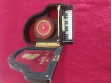 PLAYING PIANO entzückende