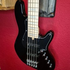 CORT Elrick NJS 5 BK ❘ E-Bass ❘ 5-Saiter ❘ 5-string ❘ Bartolini ❘ SHOWROOM