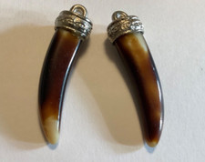 2 Schmuckanhänger Stoßzahn -