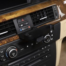 Armaturenbrett Handyhalterung