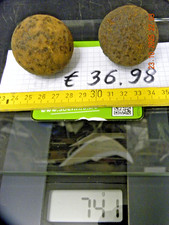 2 Kanonenkugel ca. 4,5 cm Durchmesser Eisenkugel Mittelalter