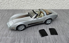 1:18 AUTOart Chevrolet Corvette Silber 1982