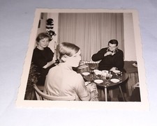 Party Junge Frauen + Männer