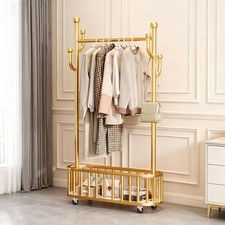 Kleiderständer auf Rollen