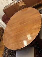 Ovaler Esstisch ausziehbar Mahagoniholz mit fünf Stühlen