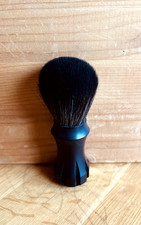 Blackland, Rasierpinsel