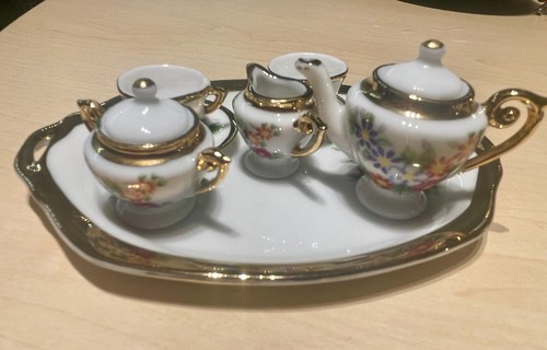 Niedliches altes miniatur - niedliches,