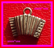 ꧁ BETTELARMBAND anhänger TRACHT oktoberfest AKKORDEON ziehharmonika SILBER 835 ꧂