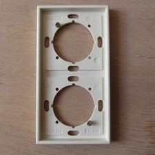 JUNG 982-302 2 fach Rahmen cremeweiß LS982w/b/g