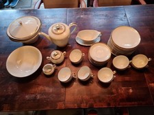 Altes schönes Geschirr mit