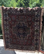 Alter Teppich Sofaüberwurf