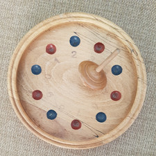 Altes Roulette / Holzkreiselspiel mit Holzkreisel