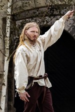 Stehkragen-Schnürhemd mit