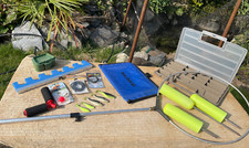 Konvolut Angelausrüstung Rutenhalter Tasche Köder Madenbox