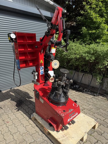 Reifenmontiermaschine