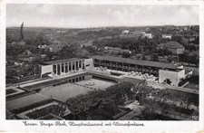 Essen. Gruga-Park, Hauptrestaurant mit Wasserfontaine.