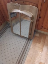 Altes gusseisernes Dachfenster