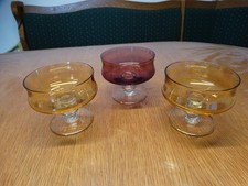 3 alte Gläser mit Goldrand