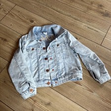 H&M Hellblaue Mädchen Jeansjacke Mit Blumen Stickerei 116