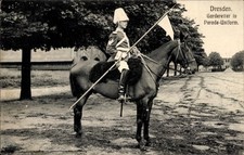 Ak Dresden, Gardereiter in Parade-Uniform - 11287774