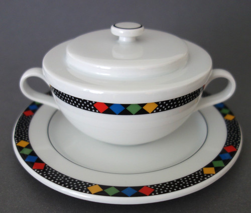 Suppentasse mit untertasse und - untertasse,