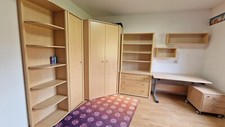 Jugendzimmer mit Schreibtisch