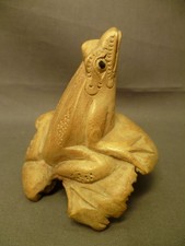 Frosch aus Wurzelholz