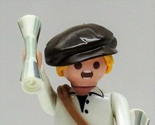 SCHREIENDER ZEITUNGSJUNGE