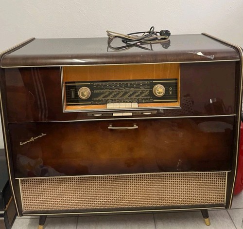 Retro radio mit holzgehäuse - retro,