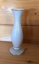 Kleine Porzellanvasen mit