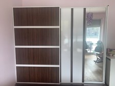 Möbel beinhaltet Bett (Breite