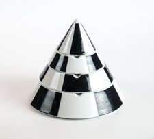 3 Aschenbecher Pyramide Arzberg Porzellan stapelbar schwarz/weiß Memphis Ära